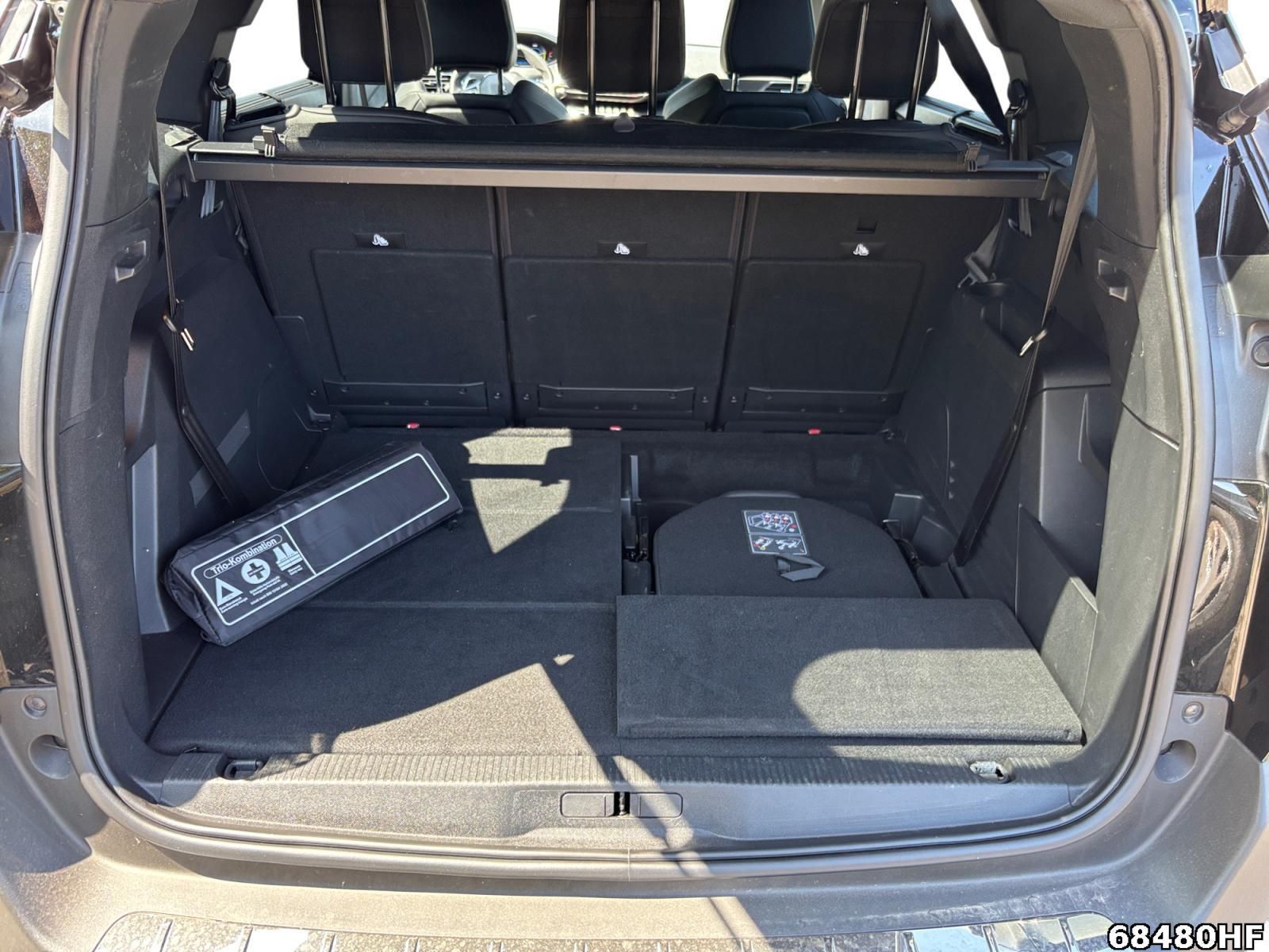 Fahrzeugabbildung Peugeot 5008 1.2 Hybrid 136 Allure Pack