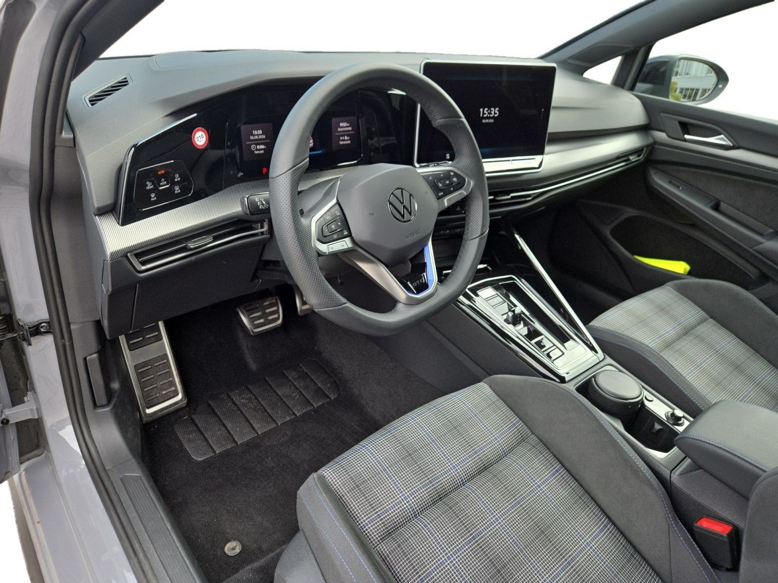Volkswagen Golf VIII GTE 1.5 TSI e DSG Black Style foto 4