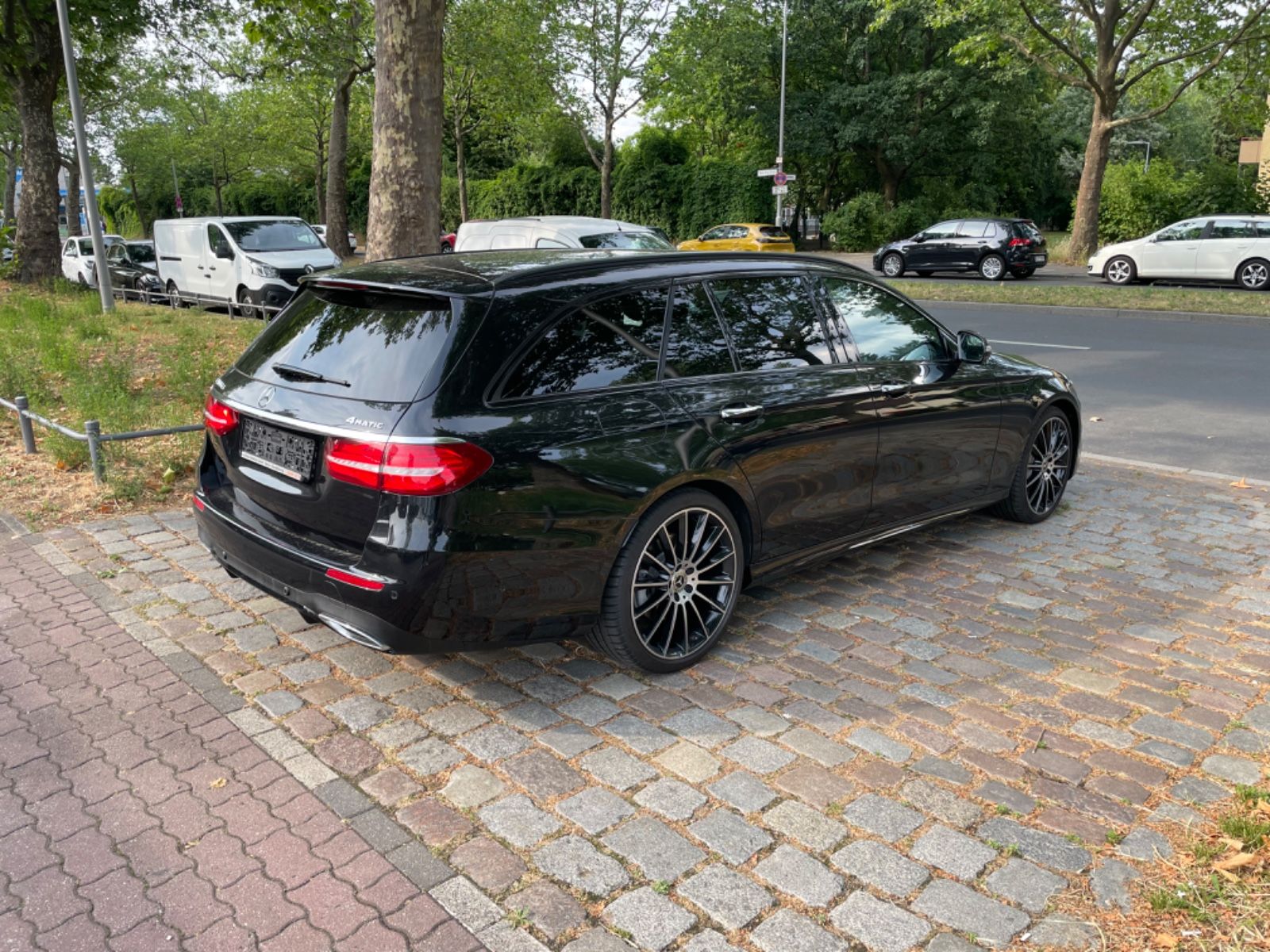 Fahrzeugabbildung Mercedes-Benz E 400d 4Matic AMG*Burmester*Airmatic*Distronic*