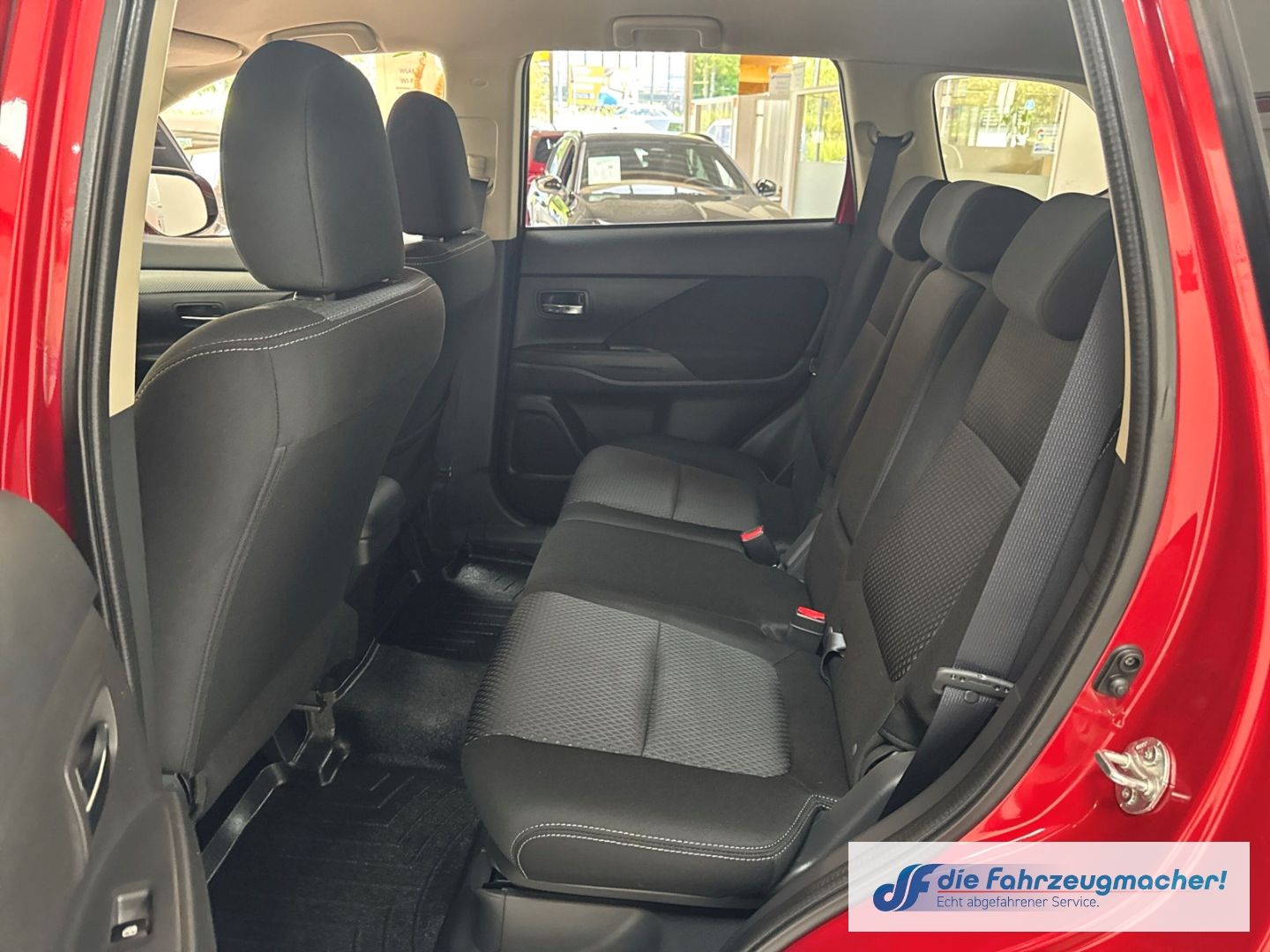 Fahrzeugabbildung Mitsubishi Outlander Edition 100 2WD Apple CarPlay Android