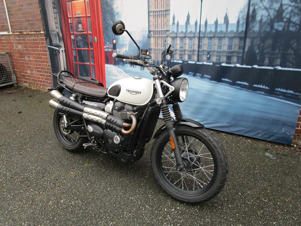 Triumph Street Scrambler 1 Hand Heizgriffe Gepäckbrücke