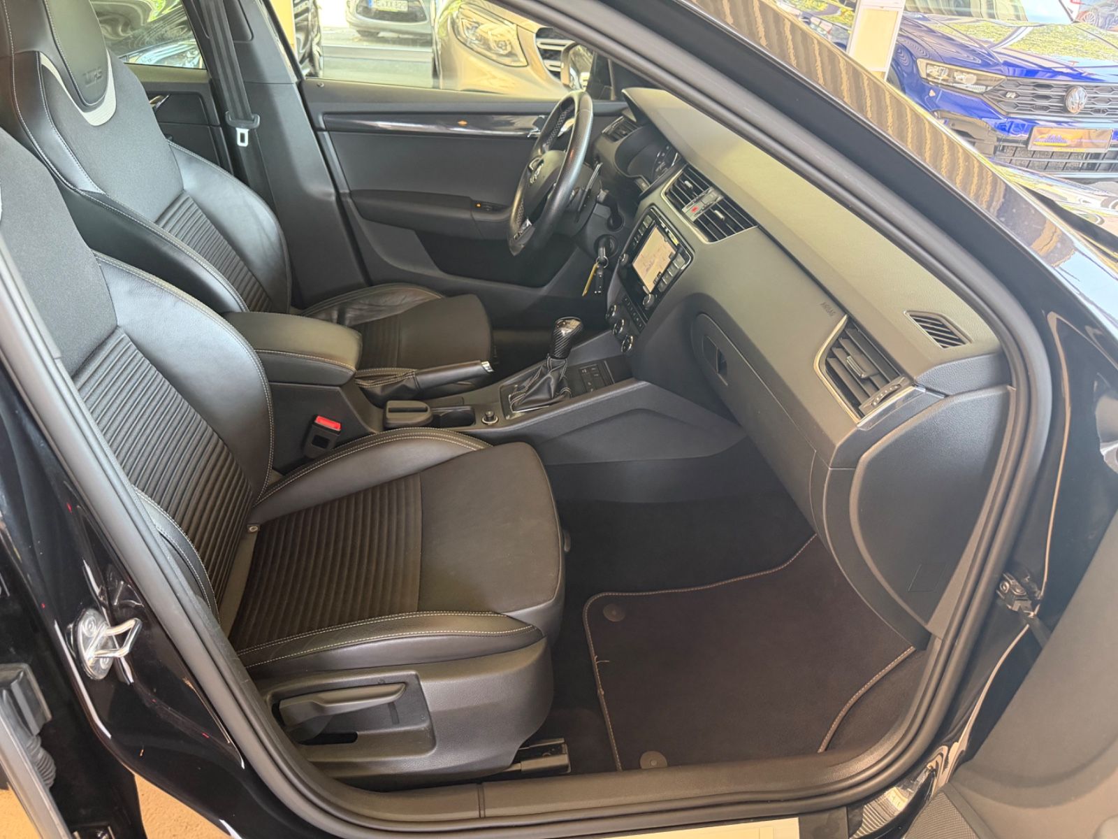 Fahrzeugabbildung SKODA Octavia Combi RS