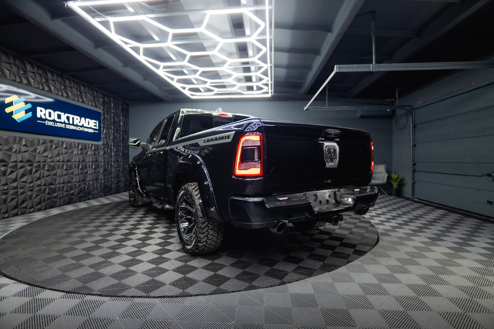 Fahrzeugabbildung Dodge RAM 5.7 V8 HEMI 4x4 Night LARAMIE LONGBED 19%