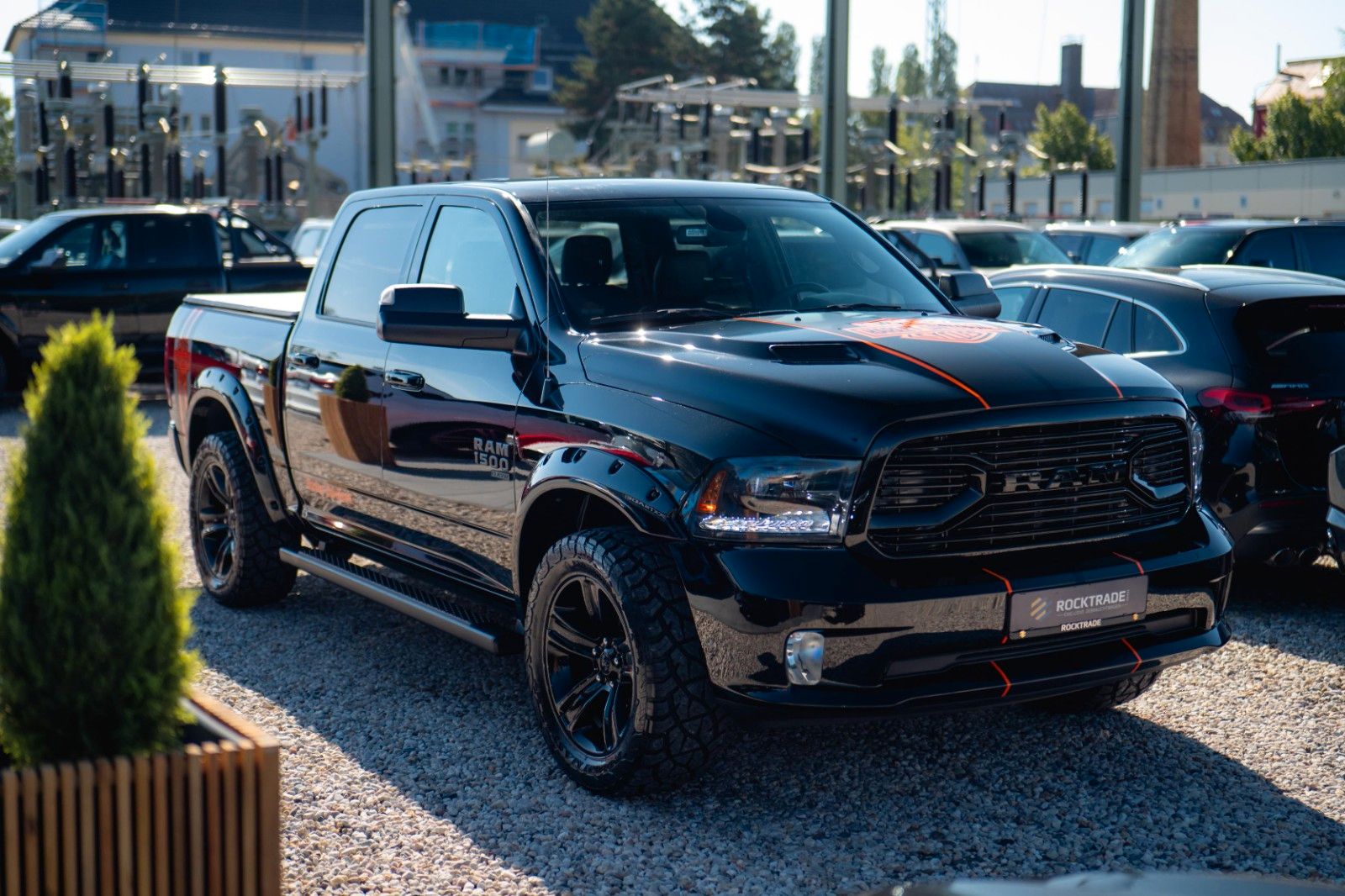 Fahrzeugabbildung Dodge RAM 5.7 V8 HEMI 4x4 OFFROAD Night HarleyDavidson