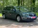 Skoda Octavia Combi Ambition - Skoda Octavia: Ambition