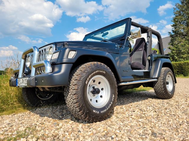 Fahrzeugabbildung Jeep Wrangler/Kompletter Neuaufbau im Bestzustand