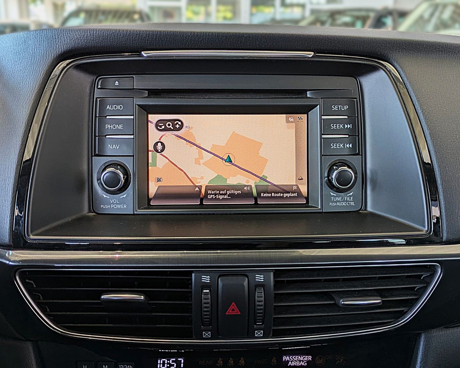 Fahrzeugabbildung Mazda 6 Kombi Center-Line KLIMAAUT SITZHEIZG NAVI 19''