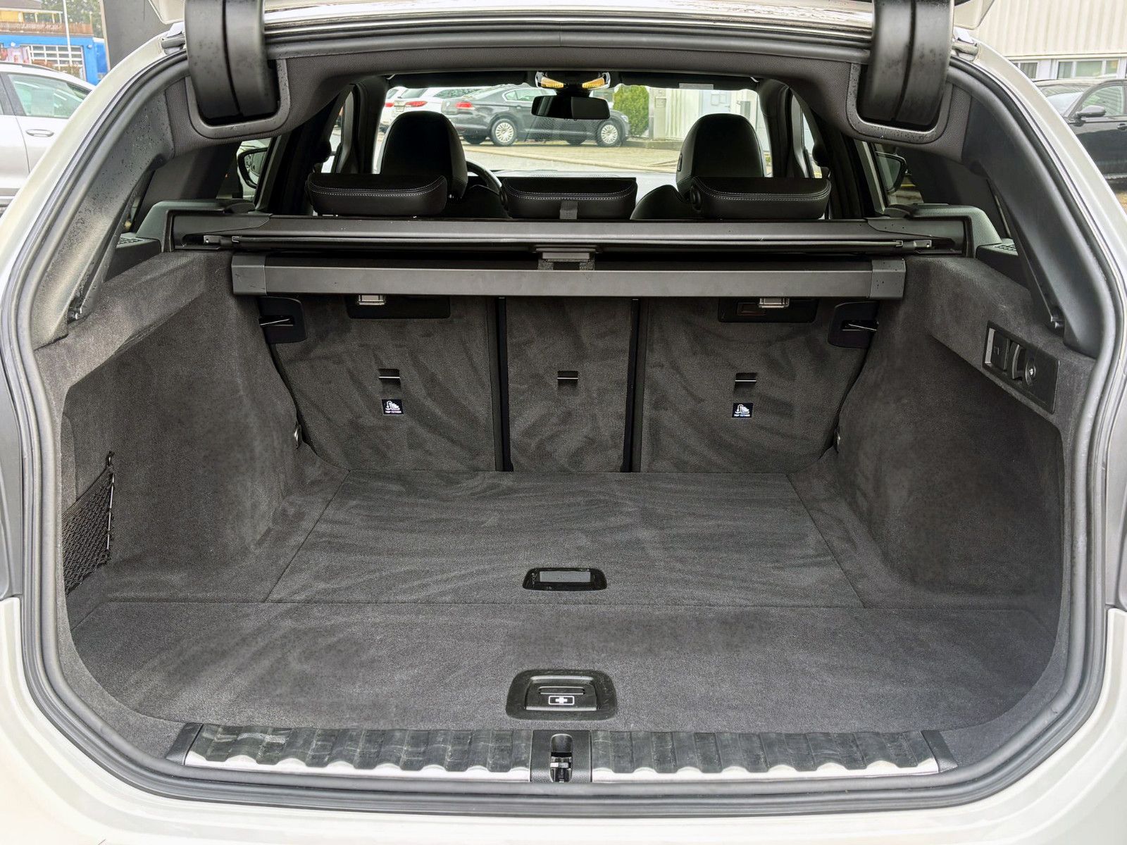 Fahrzeugabbildung BMW 318i Touring M-Sport Steptr. KAM AHK LED SHZ HUD