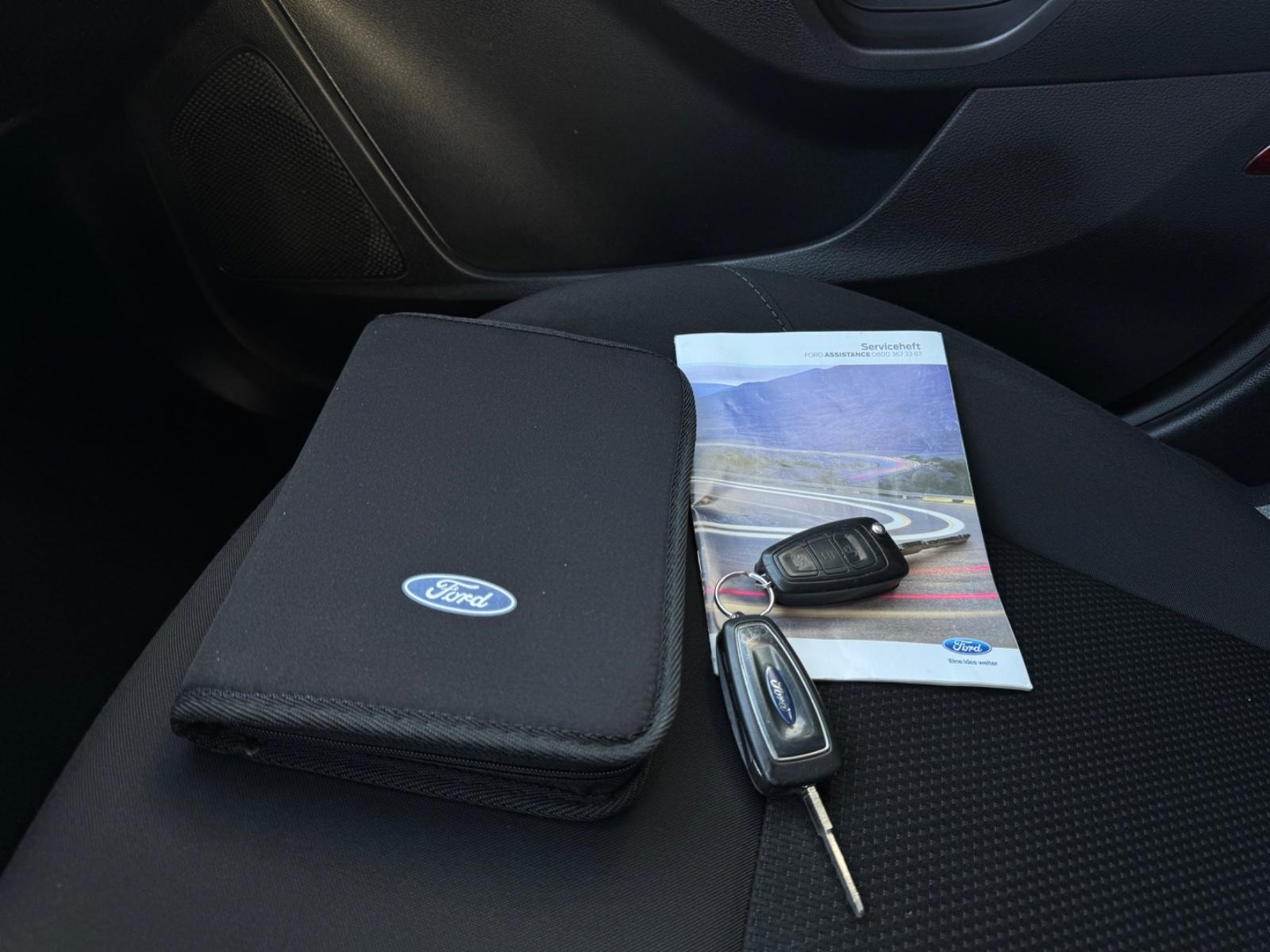 Ford Focus 2015 — photo 19