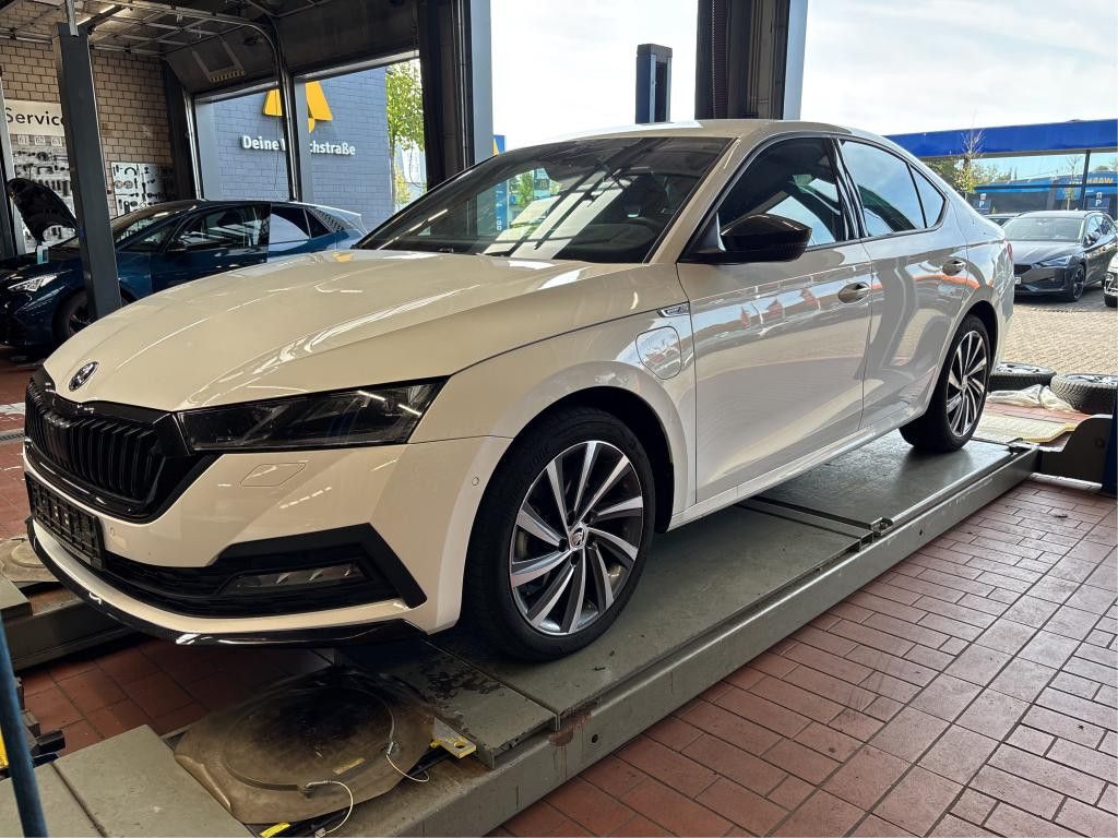 Skoda Octavia Lim. iV 1.4 e/TSI Sportline R.Kamera ACC imagem 3