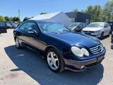 Mercedes-Benz CLK 240 ELEGANCE*KLIMAAUTOMATIK*SHZ*NEU TÜV* - blaue Mercedes-Benz CLK 240