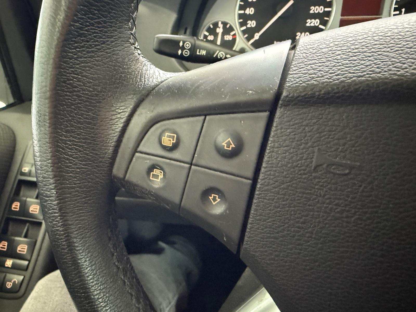 Mercedes-Benz B 200*SPORT*AUTOMATIK*SHZ*NAVI*AHK*TEMP*PARK-ASS