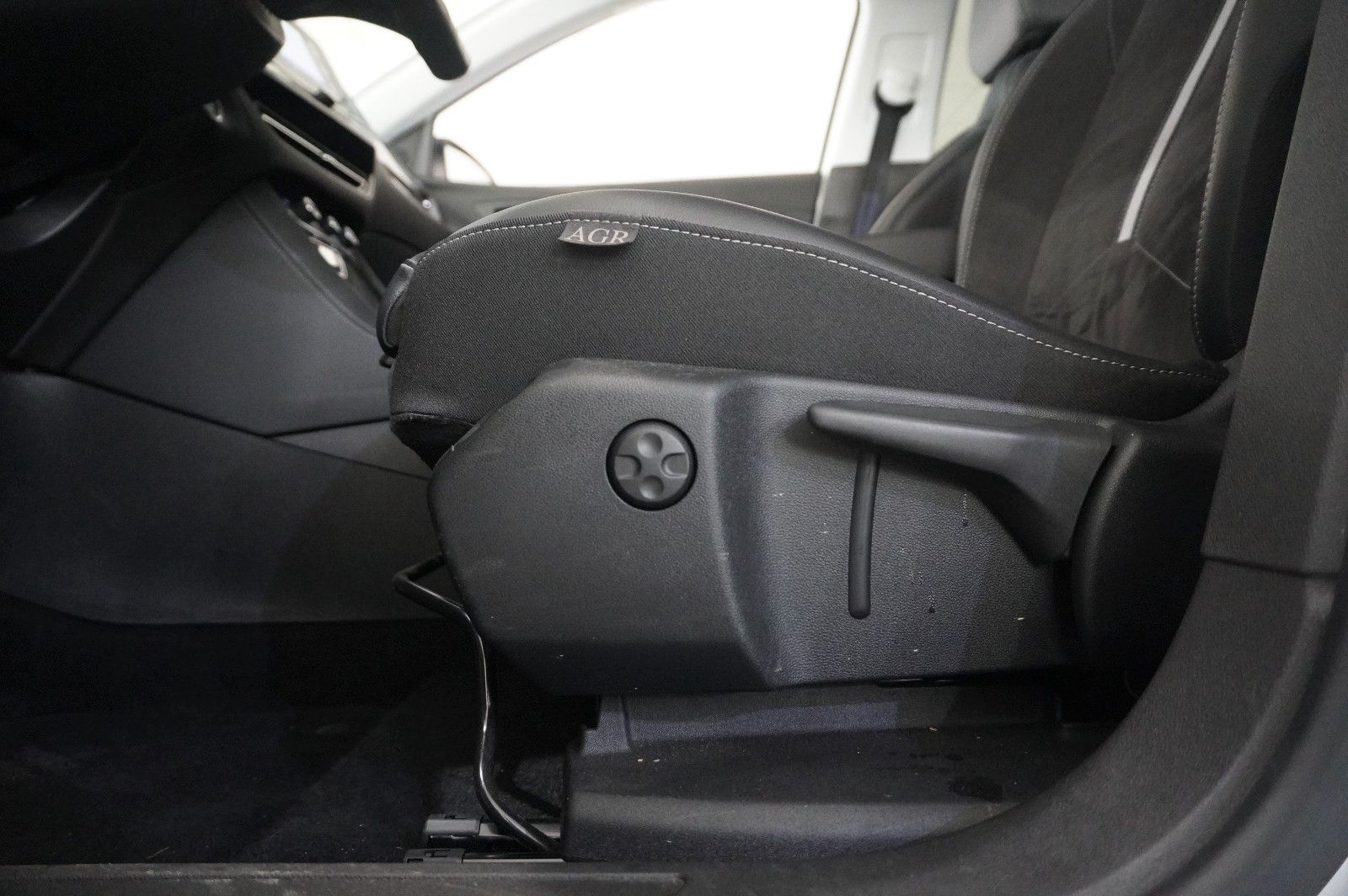 Fahrzeugabbildung Opel Grandland (X) 1.6T GSe HYBRID 4X4 NAVI/LED/SPORT