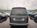 Volkswagen Caddy Highline! Top Zustand! TÜV Neu! Automatik! - mit Benzin-Antrieb: Grau, Teilleder