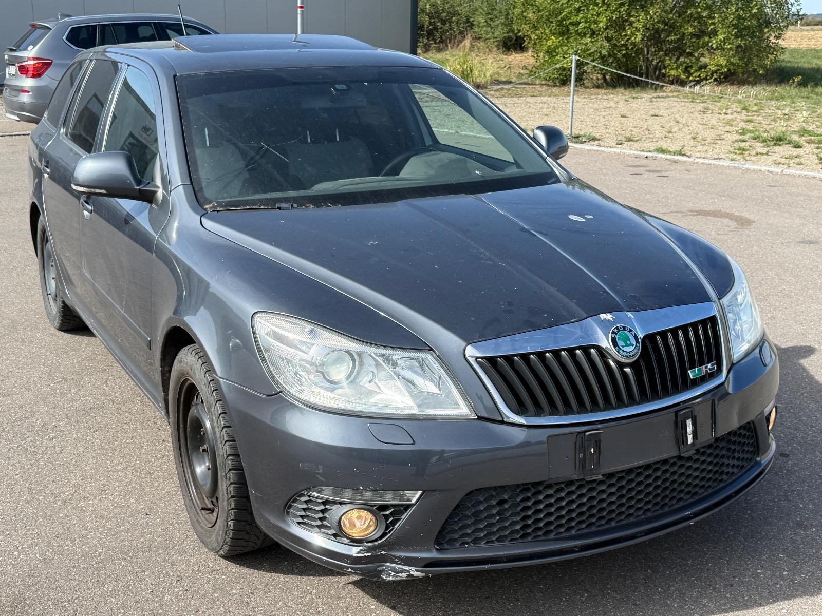 Skoda Octavia 2011 — rear view