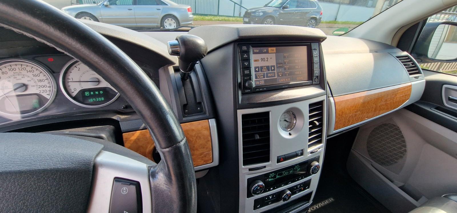 Car Image 28