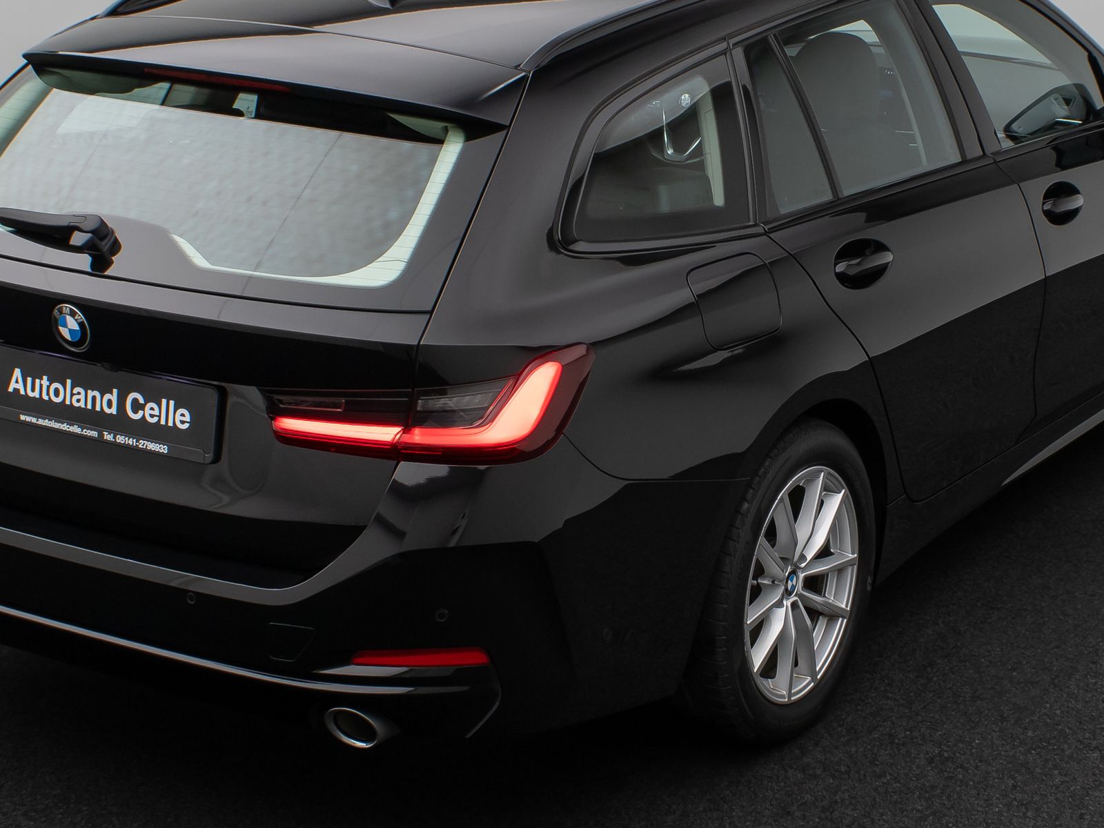 Fahrzeugabbildung BMW 318d Kamera DAB HiFi HUD Leder Komfort Sport LED