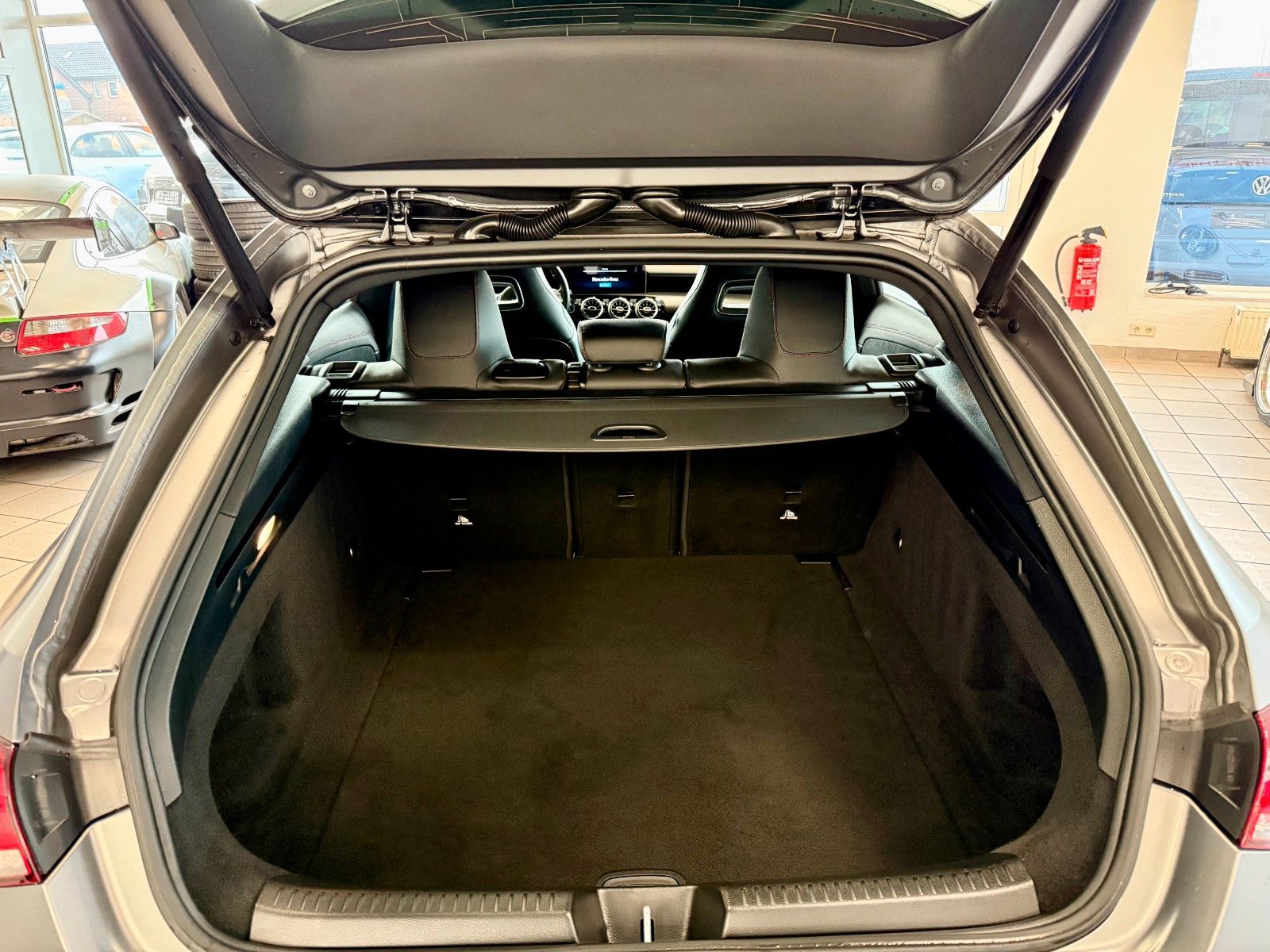 Fahrzeugabbildung Mercedes-Benz CLA 220d Shooting Brake AMG/18Zoll/Kamera/LED