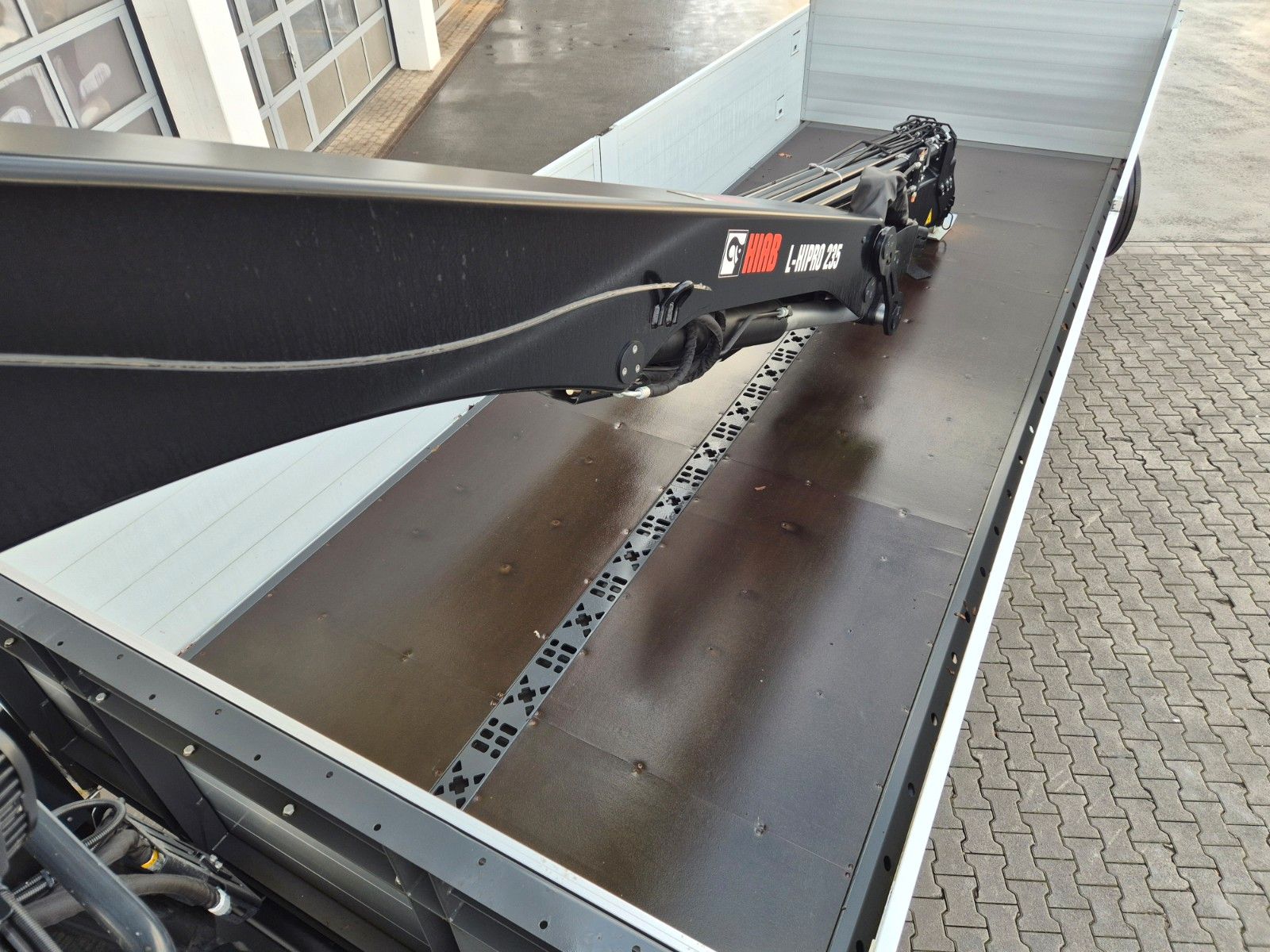 Fahrzeugabbildung Mercedes-Benz Actros 2545 L 6x2 Hiab L-HIPRO 235 DLS-3