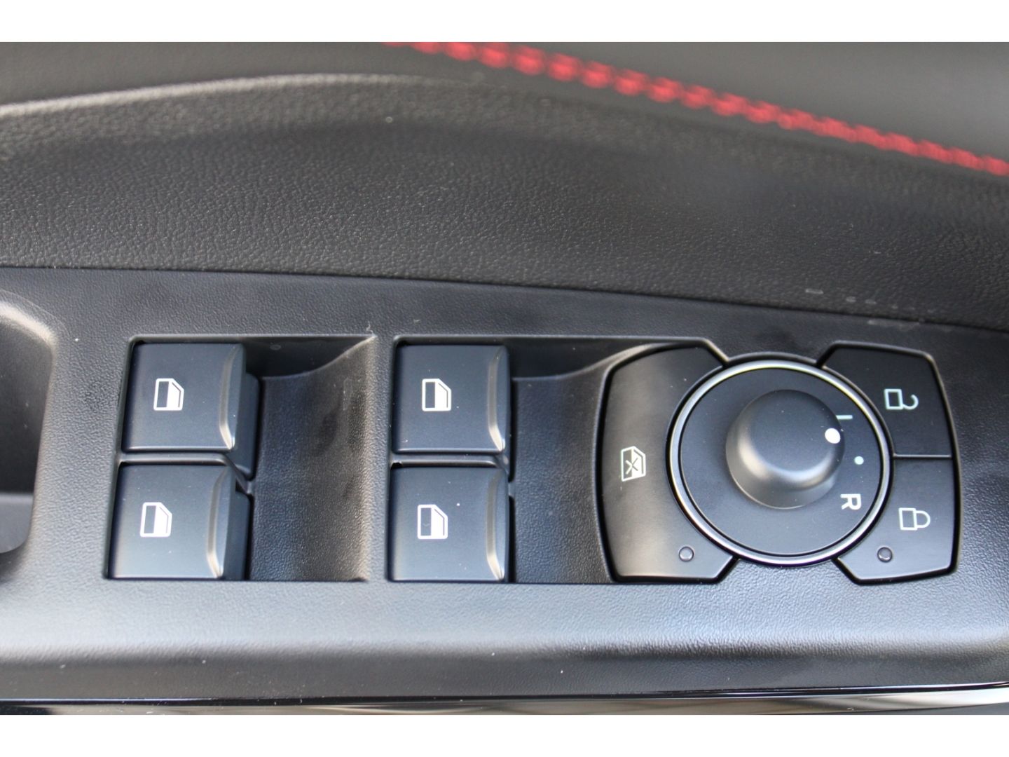 Fahrzeugabbildung Ford Puma 1,0 EB Hybrid ST-Line LED RFK Navi Winter-P