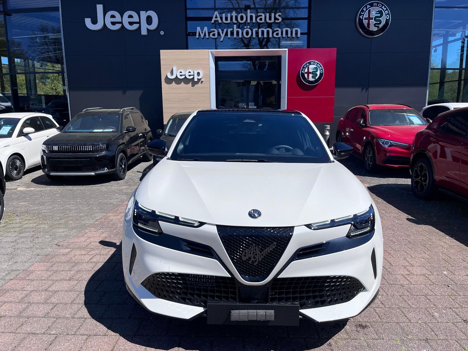 Fahrzeugabbildung Alfa Romeo Junior Ibrida 1.2 VGT 48V-Hybrid 107 kW Ti