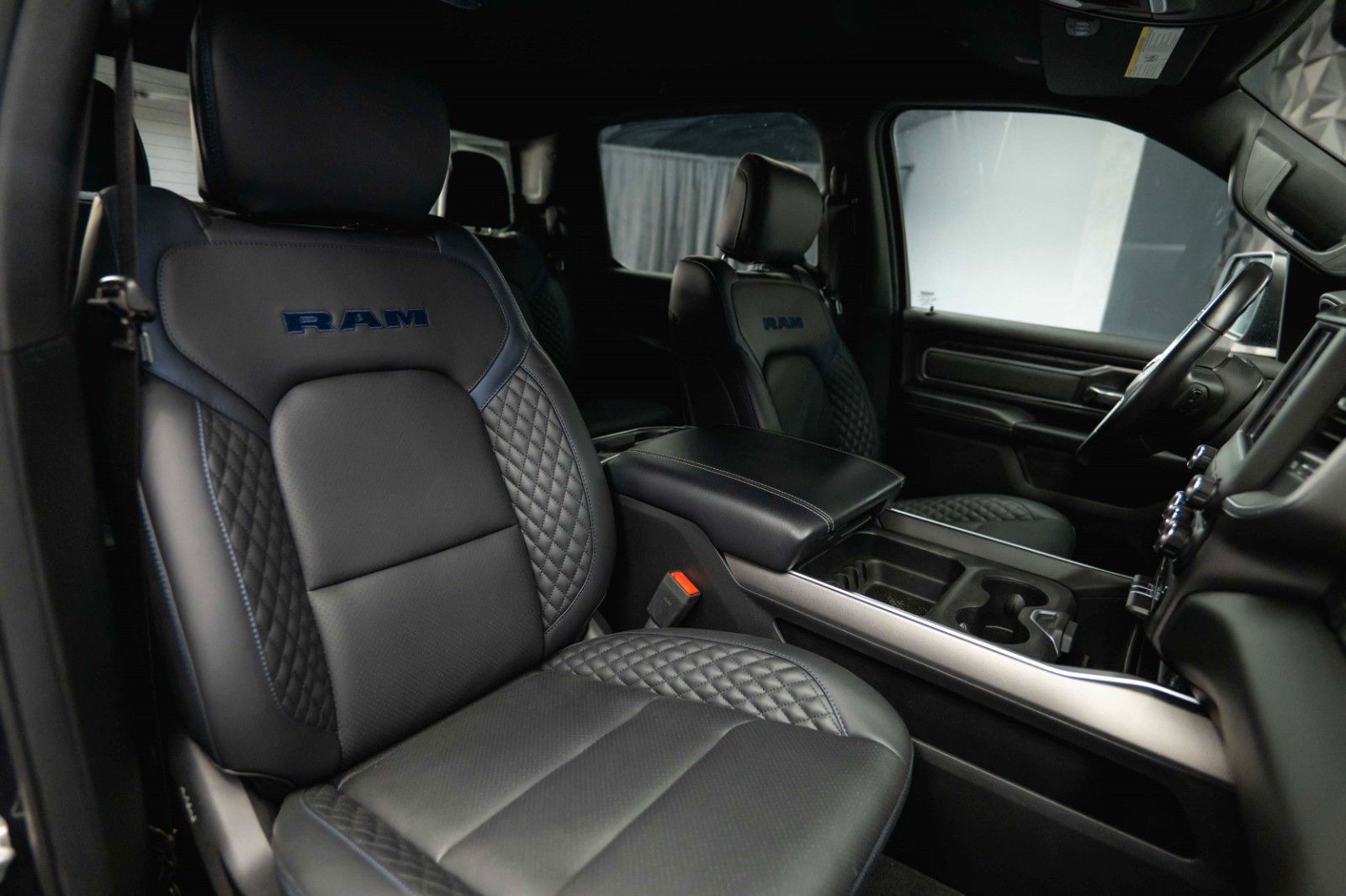 Fahrzeugabbildung Dodge RAM 5.7 V8 HEMI 4x4 OFFROAD Night Limited 19%