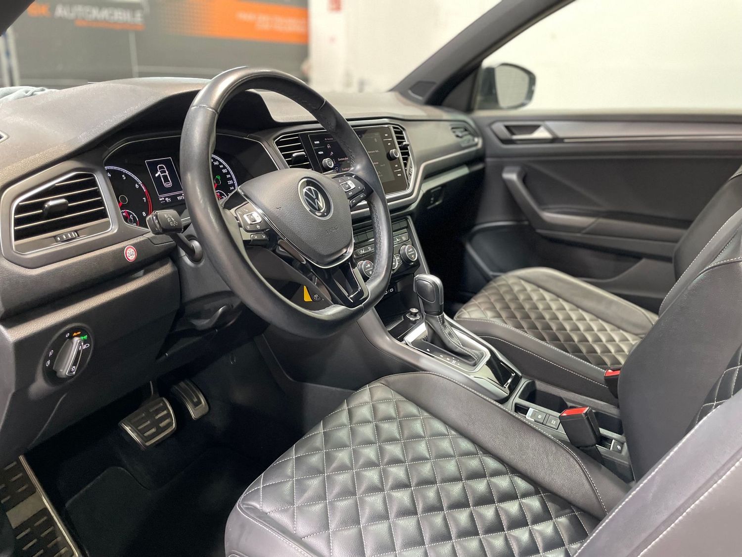 Fahrzeugabbildung Volkswagen T-Roc 1.5TSI R-Line DSG#LED#Leder#ACC#Spur