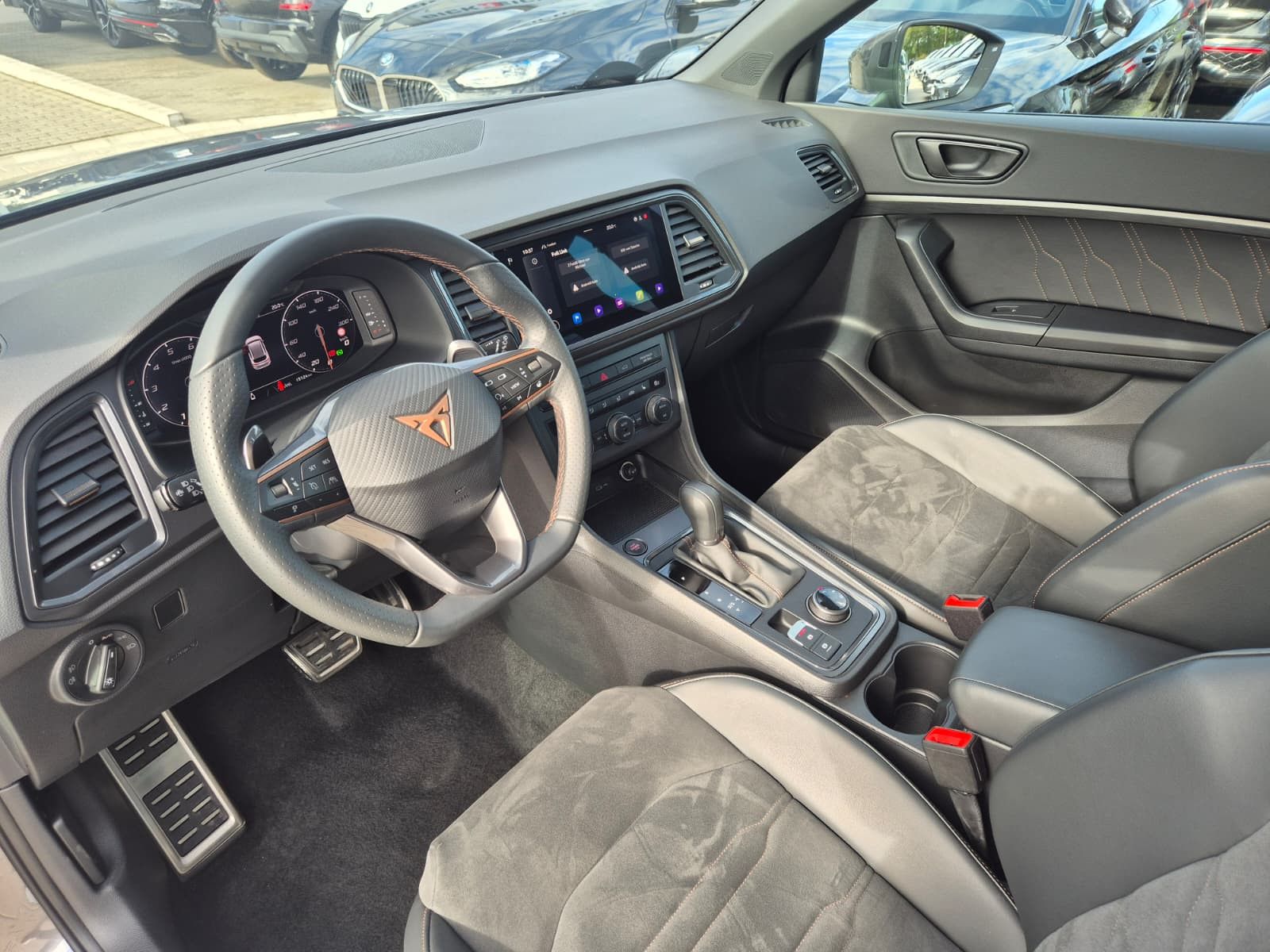 Fahrzeugabbildung CUPRA Ateca 1.5 TSI DSG PANO*DINAMICA*ACC*KAM*AHK*19"