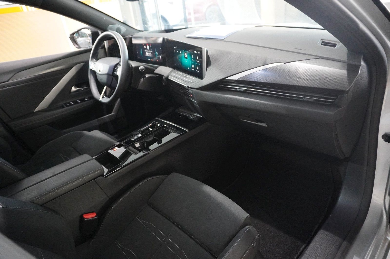 Fahrzeugabbildung Opel Astra L Lim. 1.2T GS SPORT NAVI/LED/360°/SH/HUD