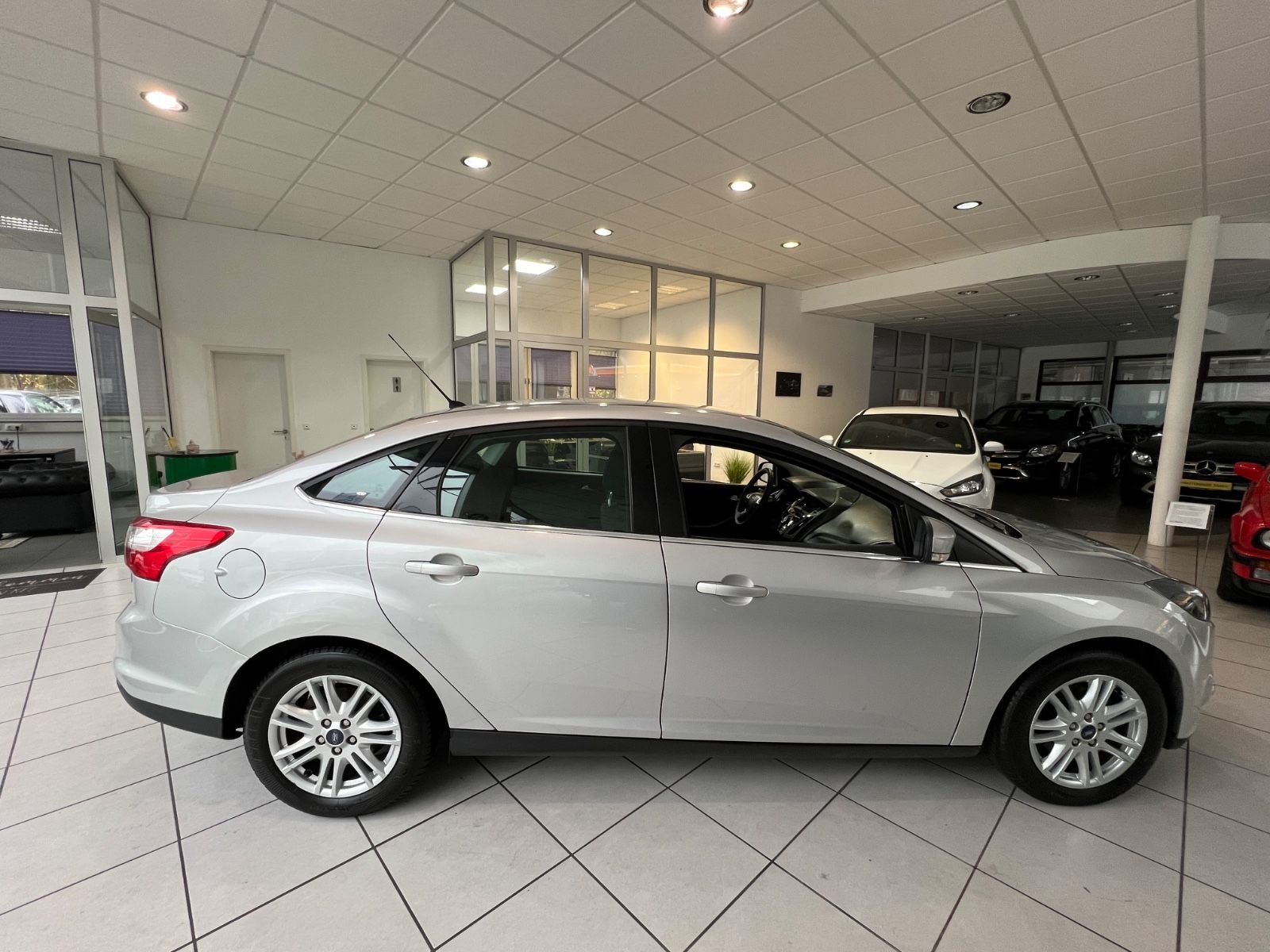 Fahrzeugabbildung Ford Focus Lim. 1.6 Titanium * AUTOMATIK *