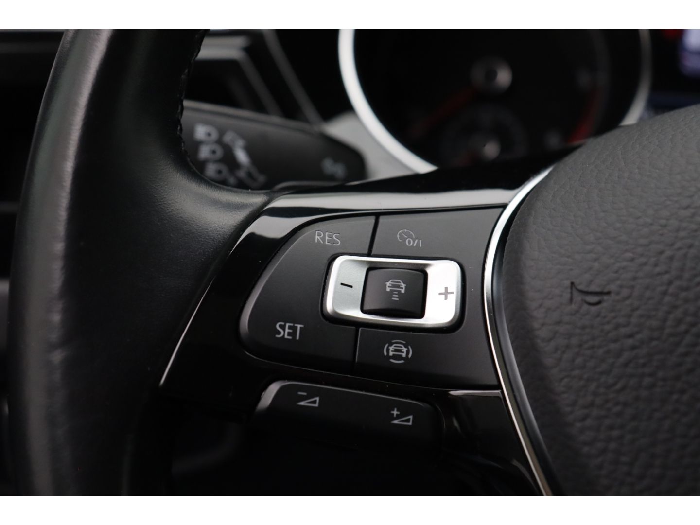 Fahrzeugabbildung Volkswagen Touran Comfortline BMT Start-Stop AHK schwenkbar