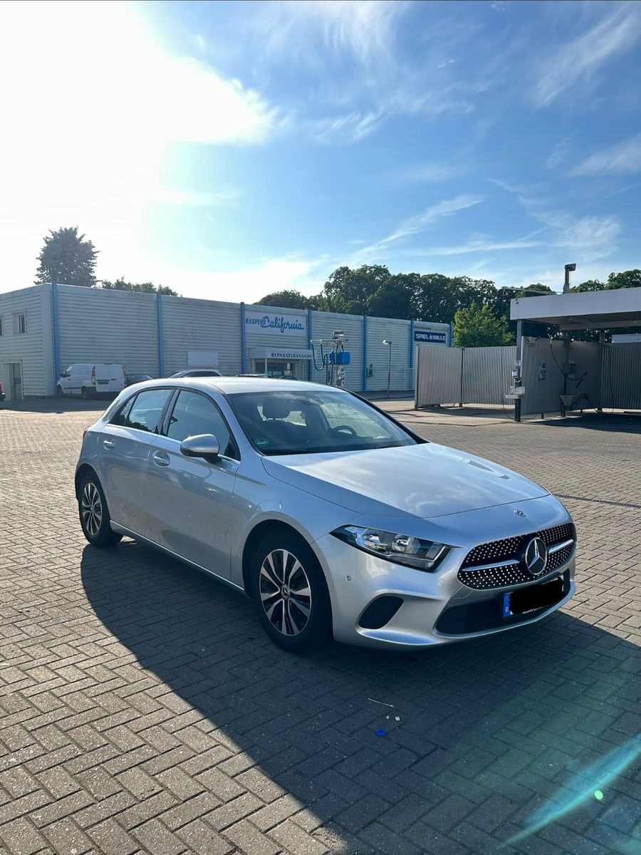 MERCEDES-BENZ A 180 d -Automatik/MBUX/Navi/Kamera/Unfallfrei