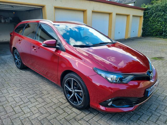 Toyota Auris Touring Sports Touring S. 1,2-l-T Team...