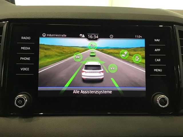 Fahrzeugabbildung Skoda Karoq Selection 1.5 TSI Kamera/Navi/LED/SHZ/PDC