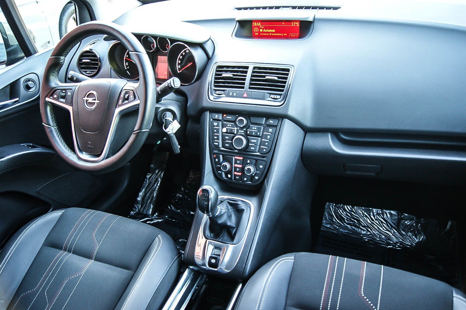 Fahrzeugabbildung Opel Meriva B 1.4Turbo 150 Jahre Opel 1HAND ANHZV PDC