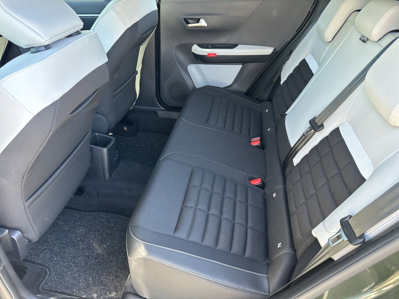 Fahrzeugabbildung Citroën C3 Aircross Turbo 100 PLUS - mit KI generiert/bearbeitet