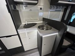 Fahrzeugabbildung Roller Team Kronos 295 TL Hub-Bett SAT TV 5 Schlafplätze