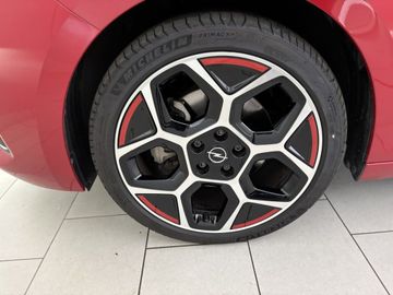 Fotografie des Opel Astra Sports Tourer 1.2 Turbo GS Tech-Paket