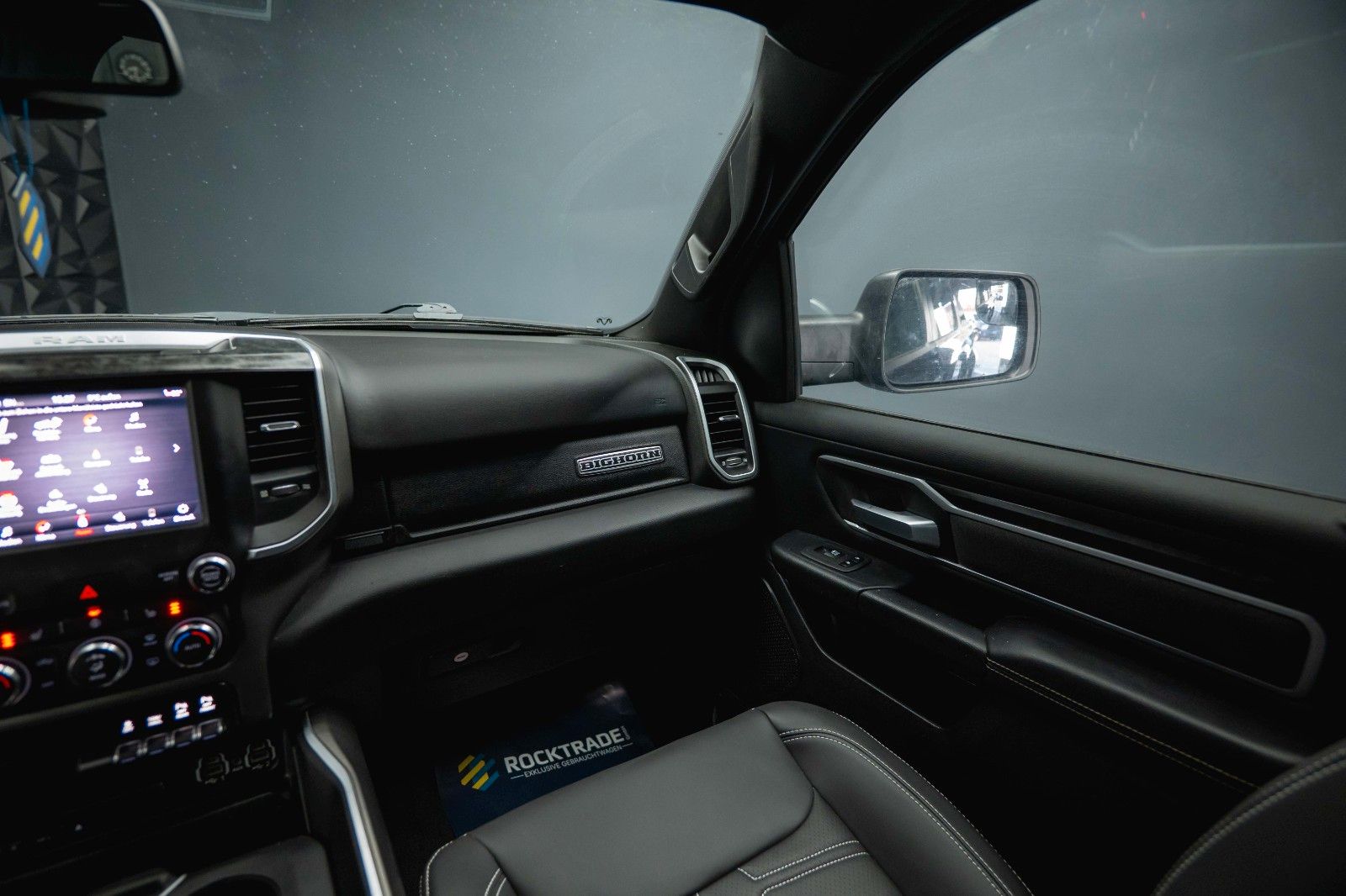 Fahrzeugabbildung Dodge RAM 5.7 V8 HEMI 4x4 OFFROAD Night-Paket *LED*