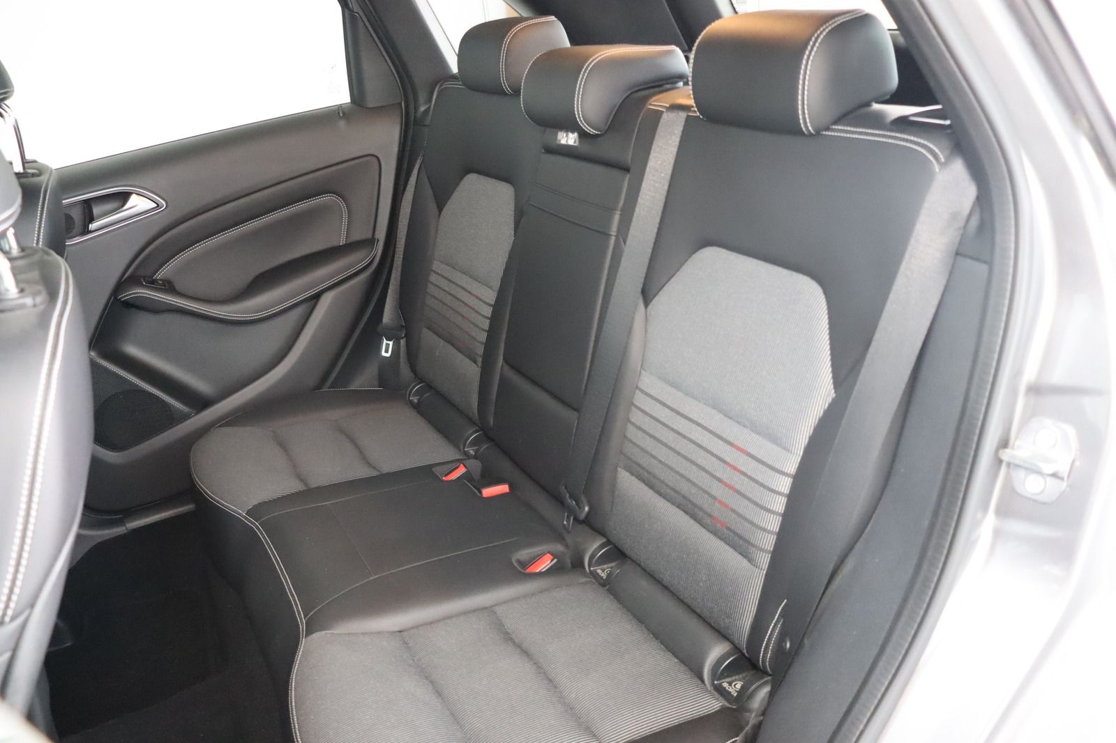 Fahrzeugabbildung Mercedes-Benz B 180 d * LED * Navigation