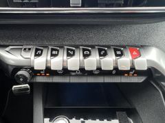 PEUGEOT 3008 GT-Line, ESP,NAVI,LED,LEDER,SHZ,AHK,PANO PEUGEOT 3008 GT-Line, ESP,NAVI,LED,LEDER,SHZ,AHK,PANO