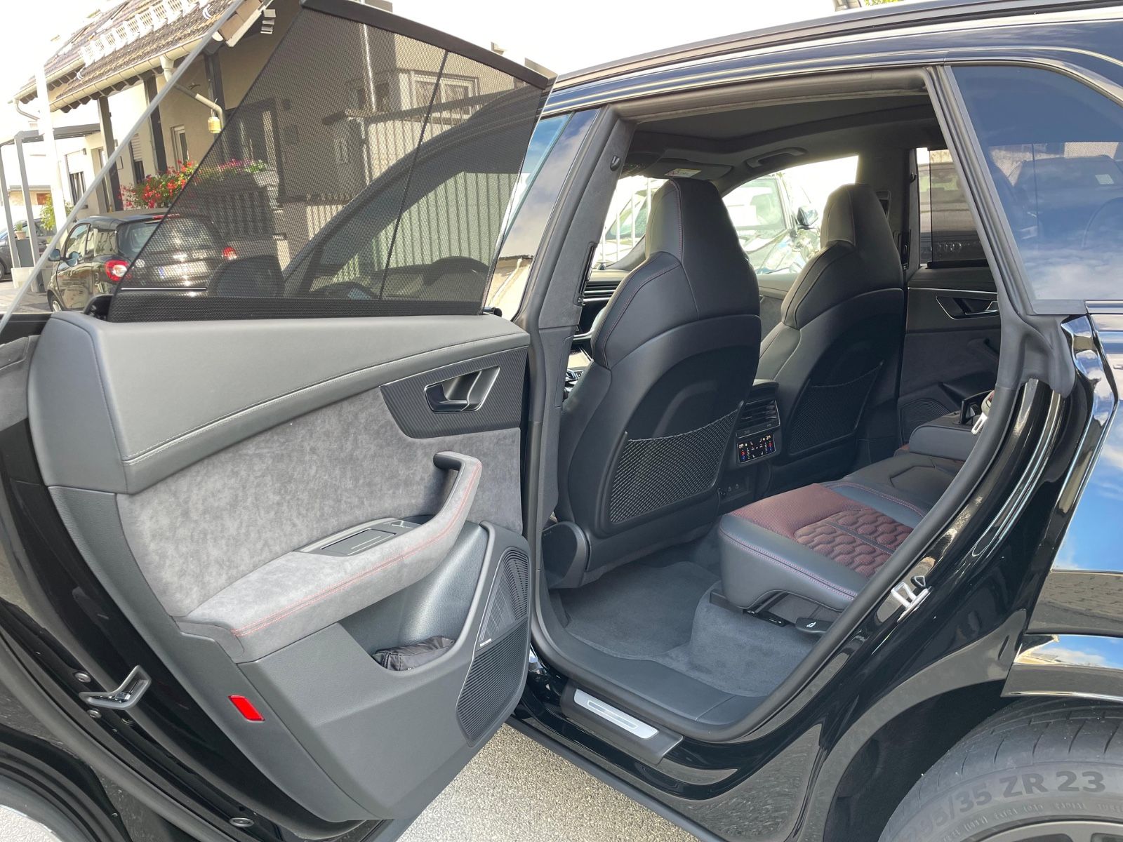 Fahrzeugabbildung Audi RSQ8 Performance Full Option|Carbon|STHZ|B&O Adv