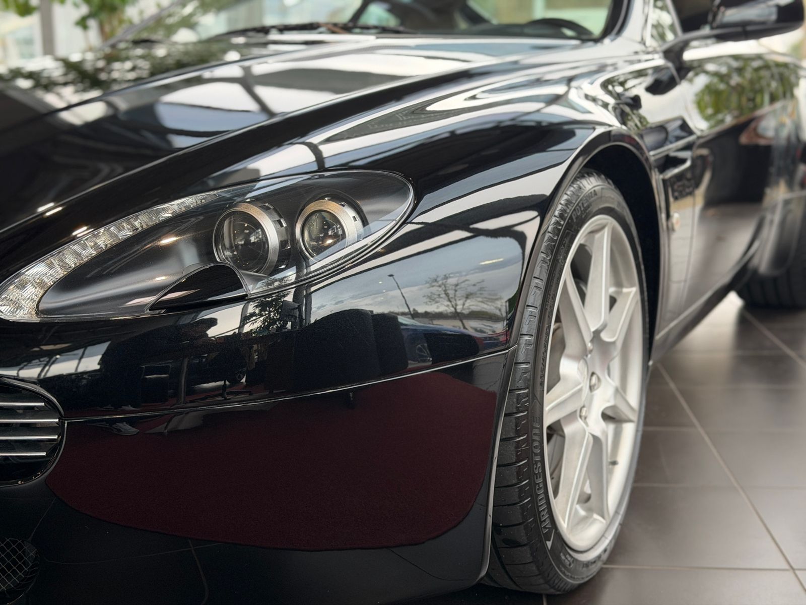 Fahrzeugabbildung Aston Martin Vantage  V8 KLIMA XEN NAV SHZ PDC LEDER