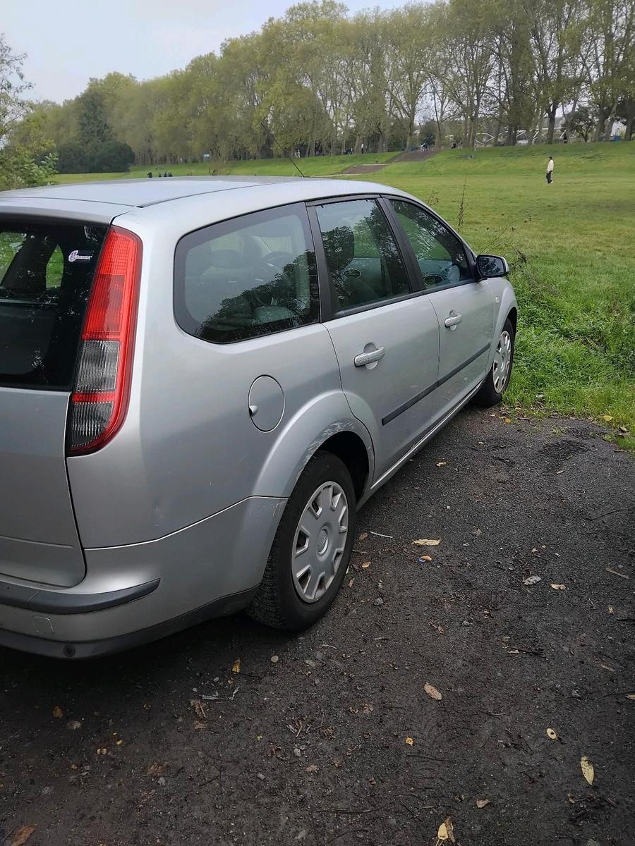 Ford Focus 2006 — rear view