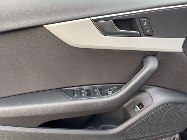 A4 Avant 40 TFSI S-line/LED/NAVI/SHZ/PDC/GRA