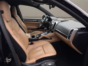 Porsche Cayenne - 8