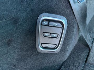 Renault Grand Scenic Black Edition TCe 140 EDC 7-Sitzer