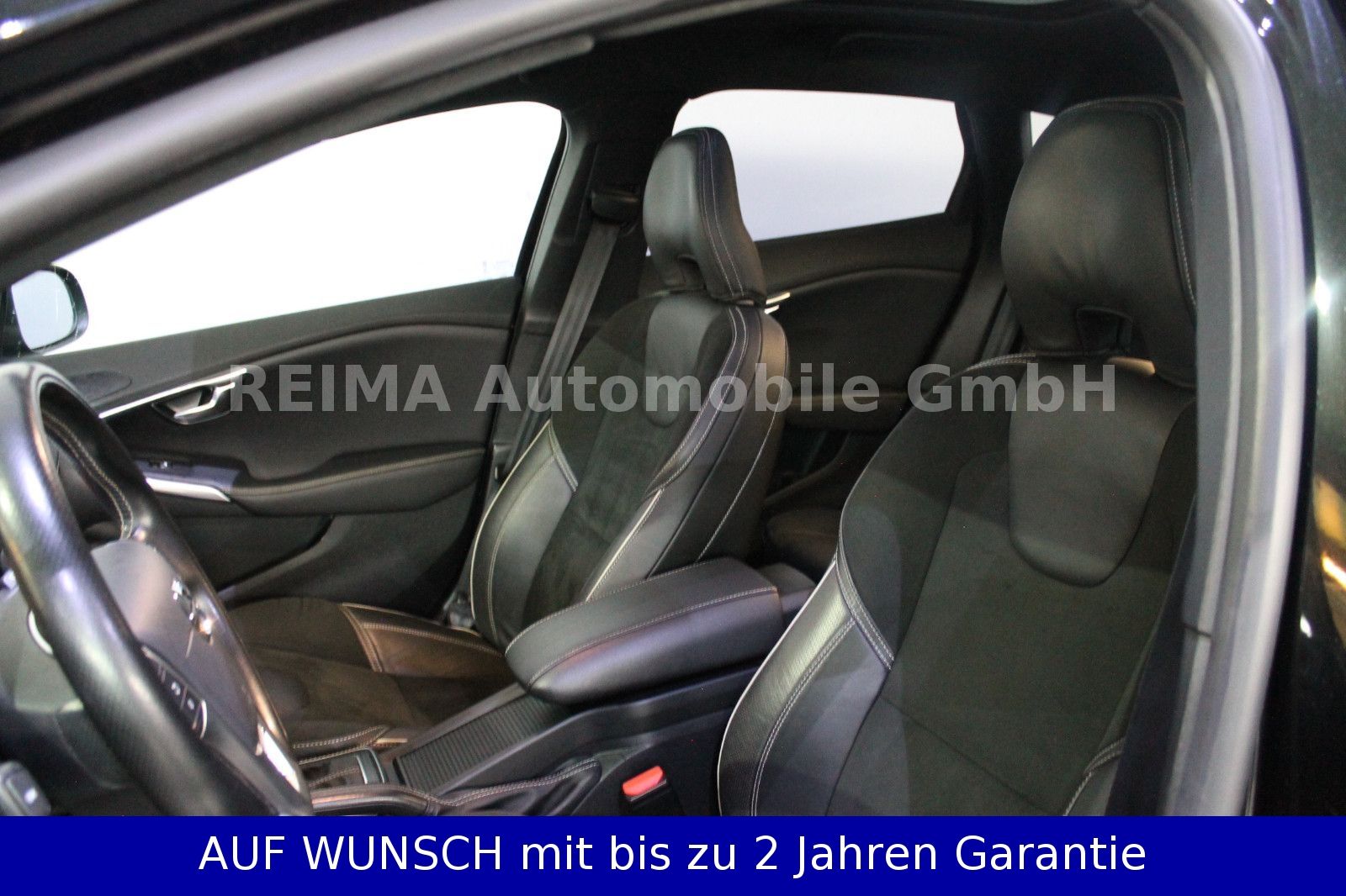 Fahrzeugabbildung Volvo V40 2,0D  R-Design, Pano, LED, H&K