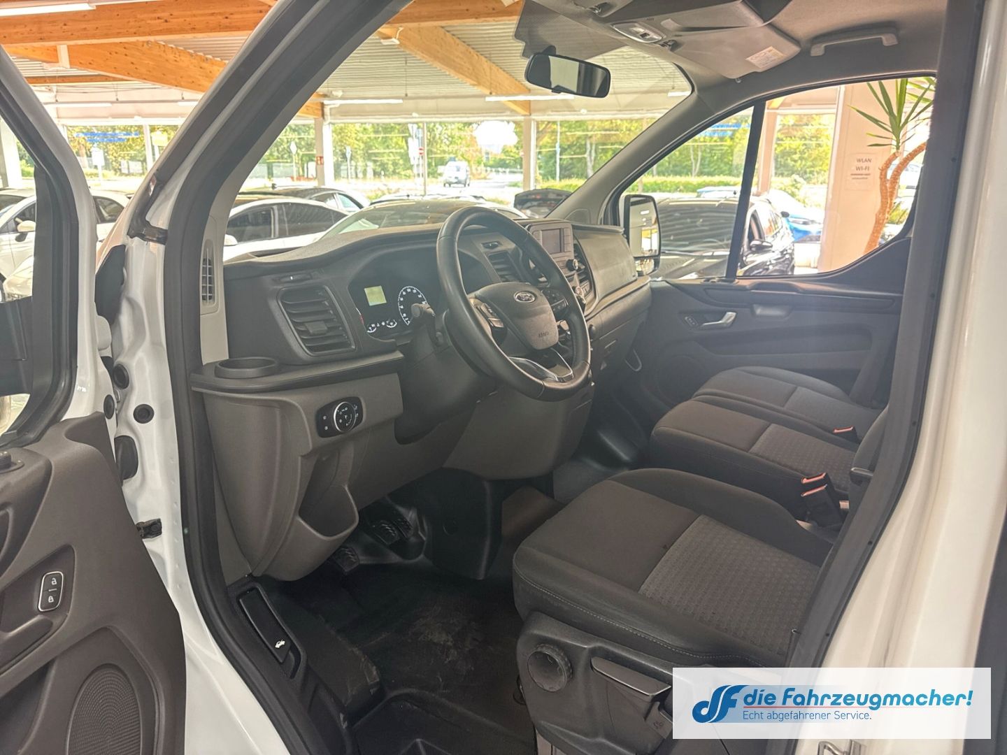 Fahrzeugabbildung Ford Transit Custom 320 L2 Trend 2.0 TDCi Dyn. Kurven