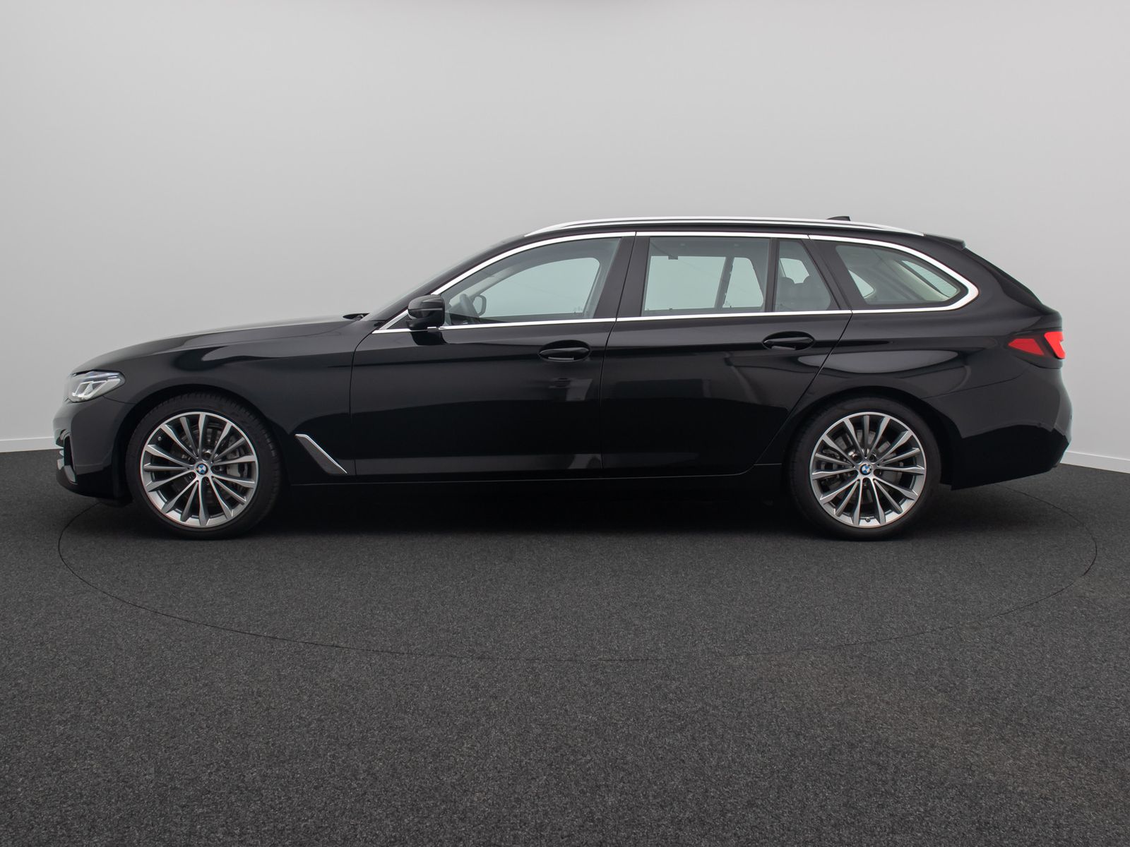 Fahrzeugabbildung BMW 530d xD Kamera DAB Laser HUD Belüft Panorama 19"